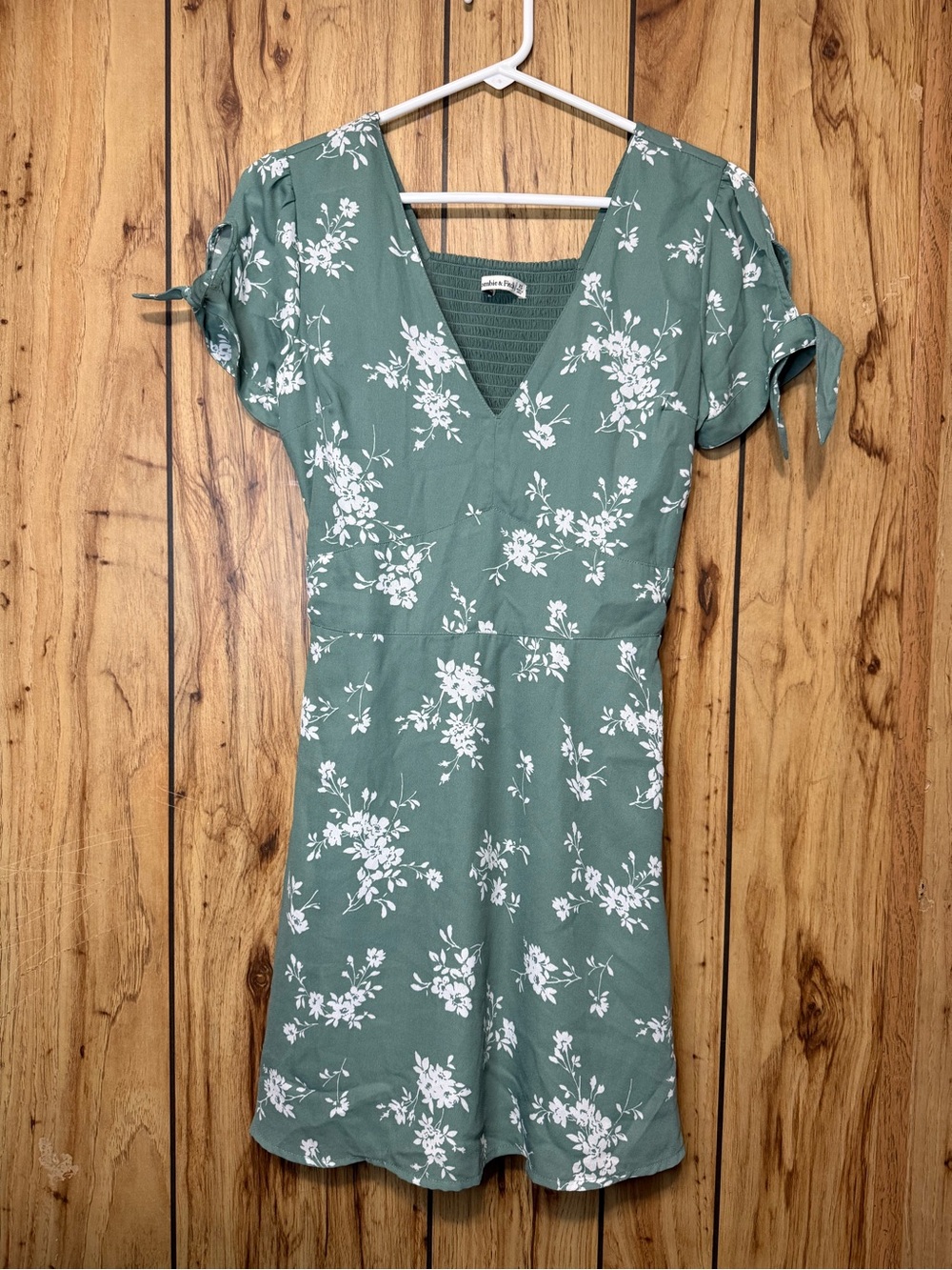 Abercrombie & Fitch Sage Green Floral V-Neck Tie Sleeve Dress